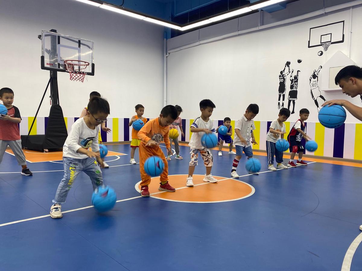 小学一二年级篮球兴趣训练